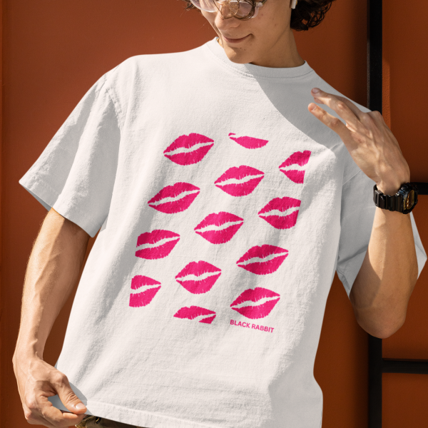 KISSES MARK UNISEX OVERSIZED TSHIRT