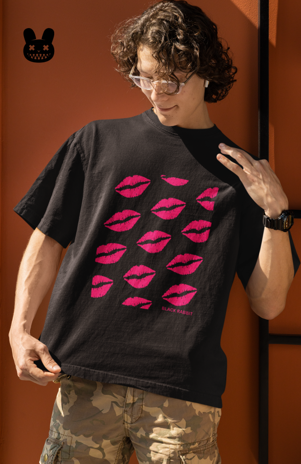 KISSES MARK UNISEX OVERSIZED TSHIRT