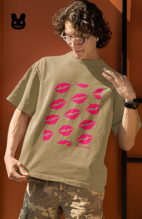 KISSES MARK UNISEX OVERSIZED TSHIRT