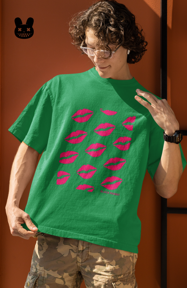 KISSES MARK UNISEX OVERSIZED TSHIRT