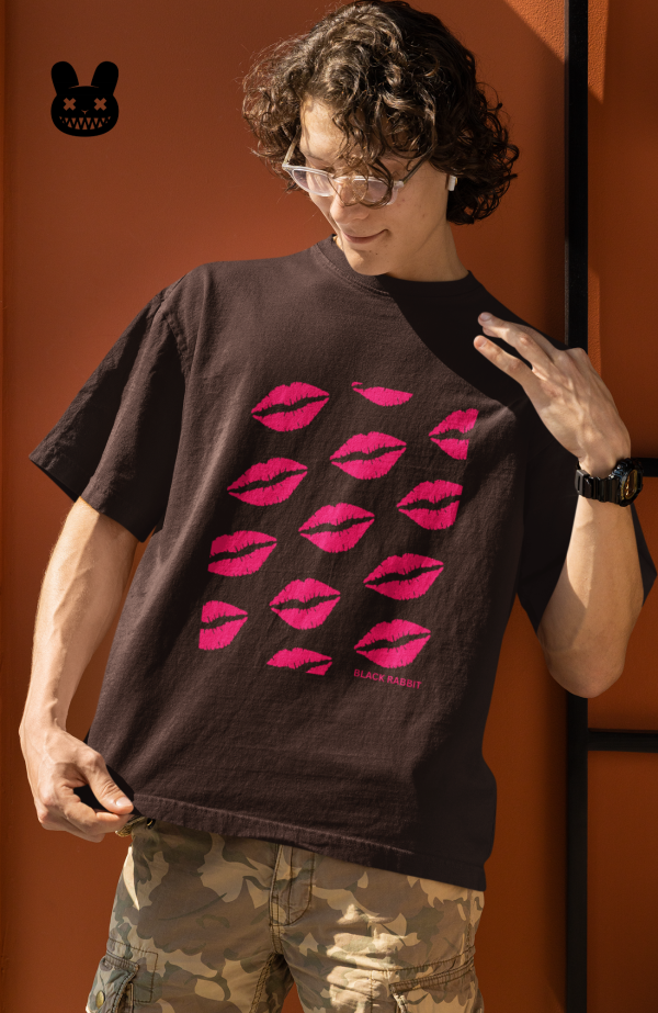 KISSES MARK UNISEX OVERSIZED TSHIRT
