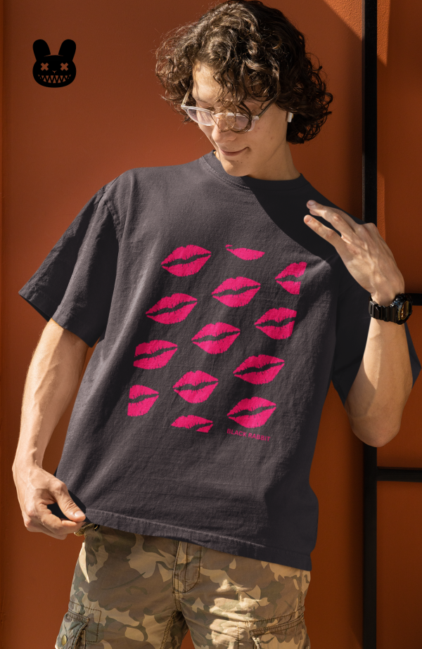 KISSES MARK UNISEX OVERSIZED TSHIRT